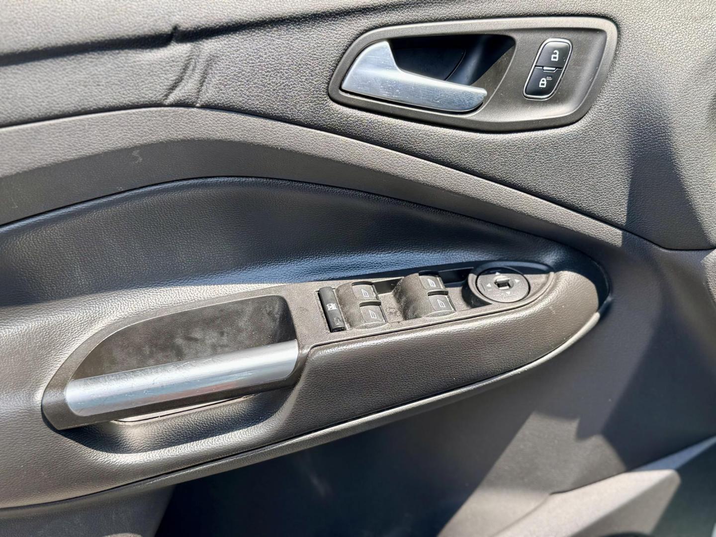 2017 GRAY Ford Escape SE FWD (1FMCU0GD2HU) with an 1.5L L4 DOHC 16V engine, 6A transmission, located at 7600 S Western Ave., Chicago, IL, 60620, (773) 918-3980, 0.000000, 0.000000 - Photo#11