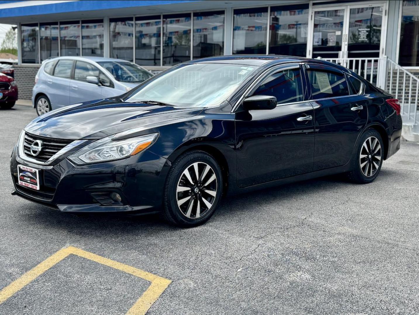 2018 GRAY Nissan Altima 2.5 (1N4AL3AP4JC) with an 2.5L L4 DOHC 16V engine, CVT transmission, located at 7600 S Western Ave., Chicago, IL, 60620, (773) 918-3980, 0.000000, 0.000000 - Photo#2