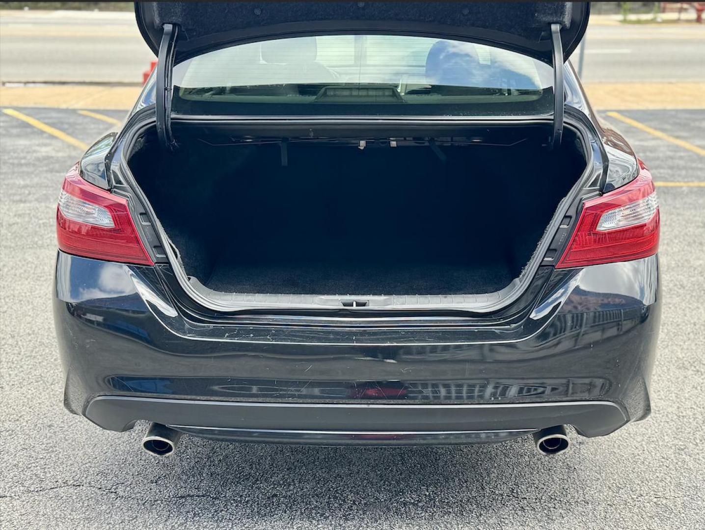 2018 GRAY Nissan Altima 2.5 (1N4AL3AP4JC) with an 2.5L L4 DOHC 16V engine, CVT transmission, located at 7600 S Western Ave., Chicago, IL, 60620, (773) 918-3980, 0.000000, 0.000000 - Photo#3