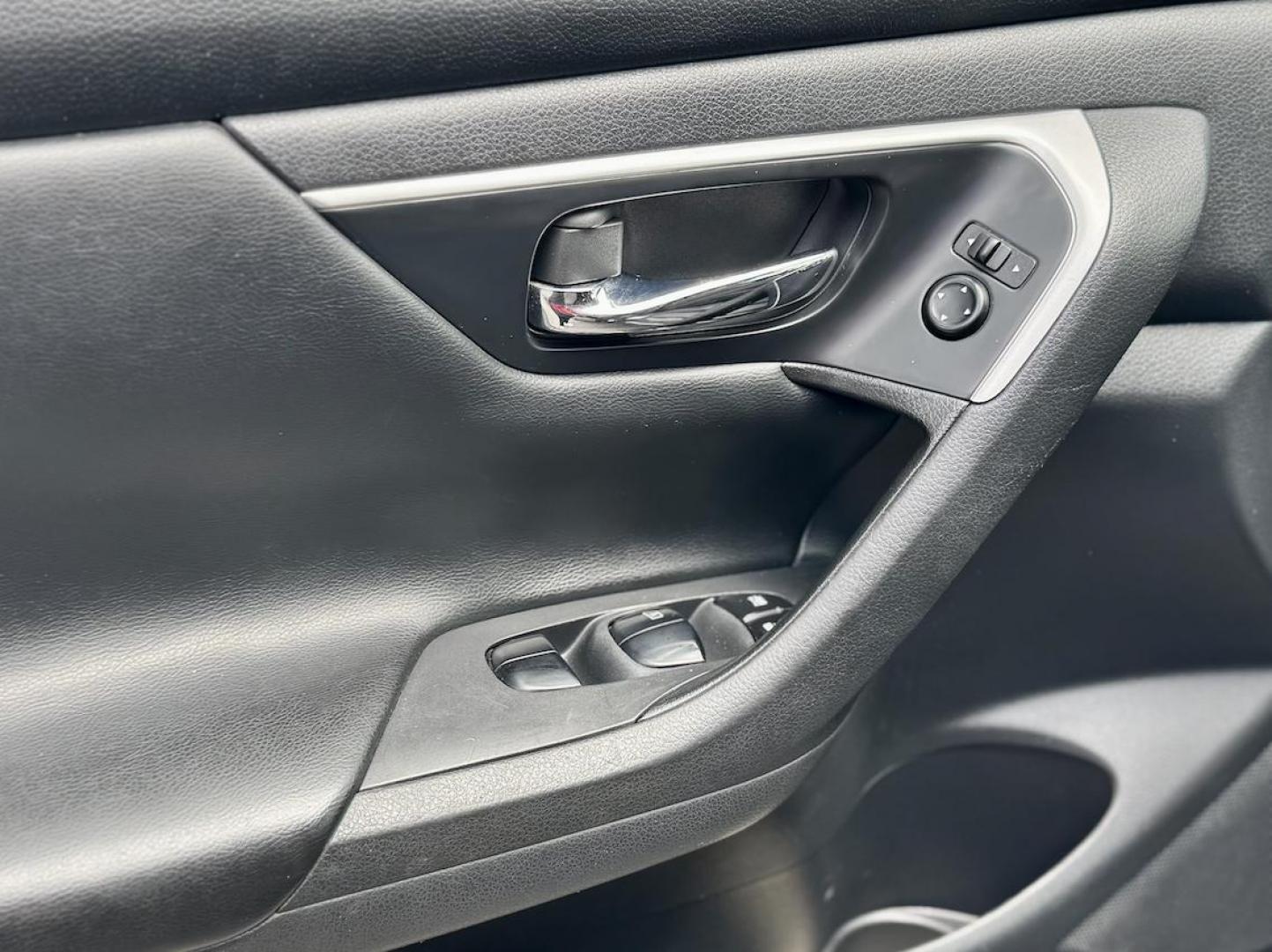 2018 GRAY Nissan Altima 2.5 (1N4AL3AP4JC) with an 2.5L L4 DOHC 16V engine, CVT transmission, located at 7600 S Western Ave., Chicago, IL, 60620, (773) 918-3980, 0.000000, 0.000000 - Photo#10