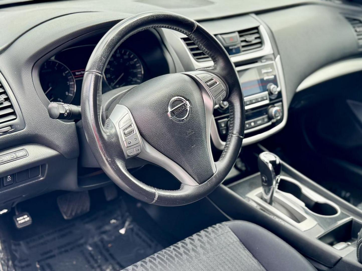 2018 GRAY Nissan Altima 2.5 (1N4AL3AP4JC) with an 2.5L L4 DOHC 16V engine, CVT transmission, located at 7600 S Western Ave., Chicago, IL, 60620, (773) 918-3980, 0.000000, 0.000000 - Photo#4