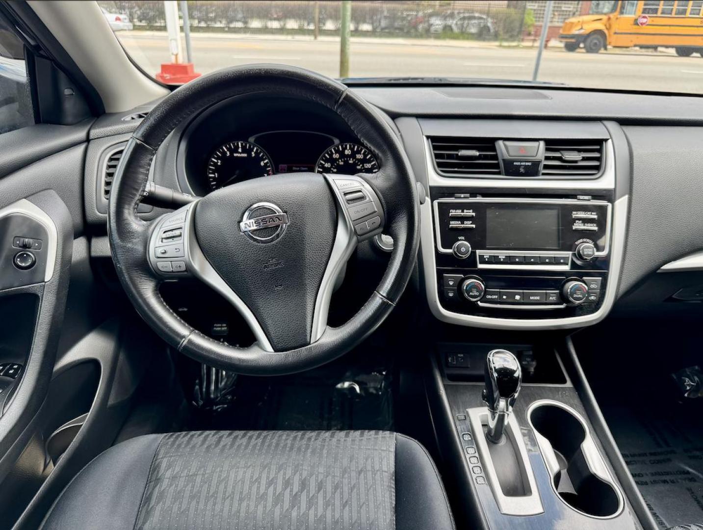 2018 GRAY Nissan Altima 2.5 (1N4AL3AP4JC) with an 2.5L L4 DOHC 16V engine, CVT transmission, located at 7600 S Western Ave., Chicago, IL, 60620, (773) 918-3980, 0.000000, 0.000000 - Photo#5