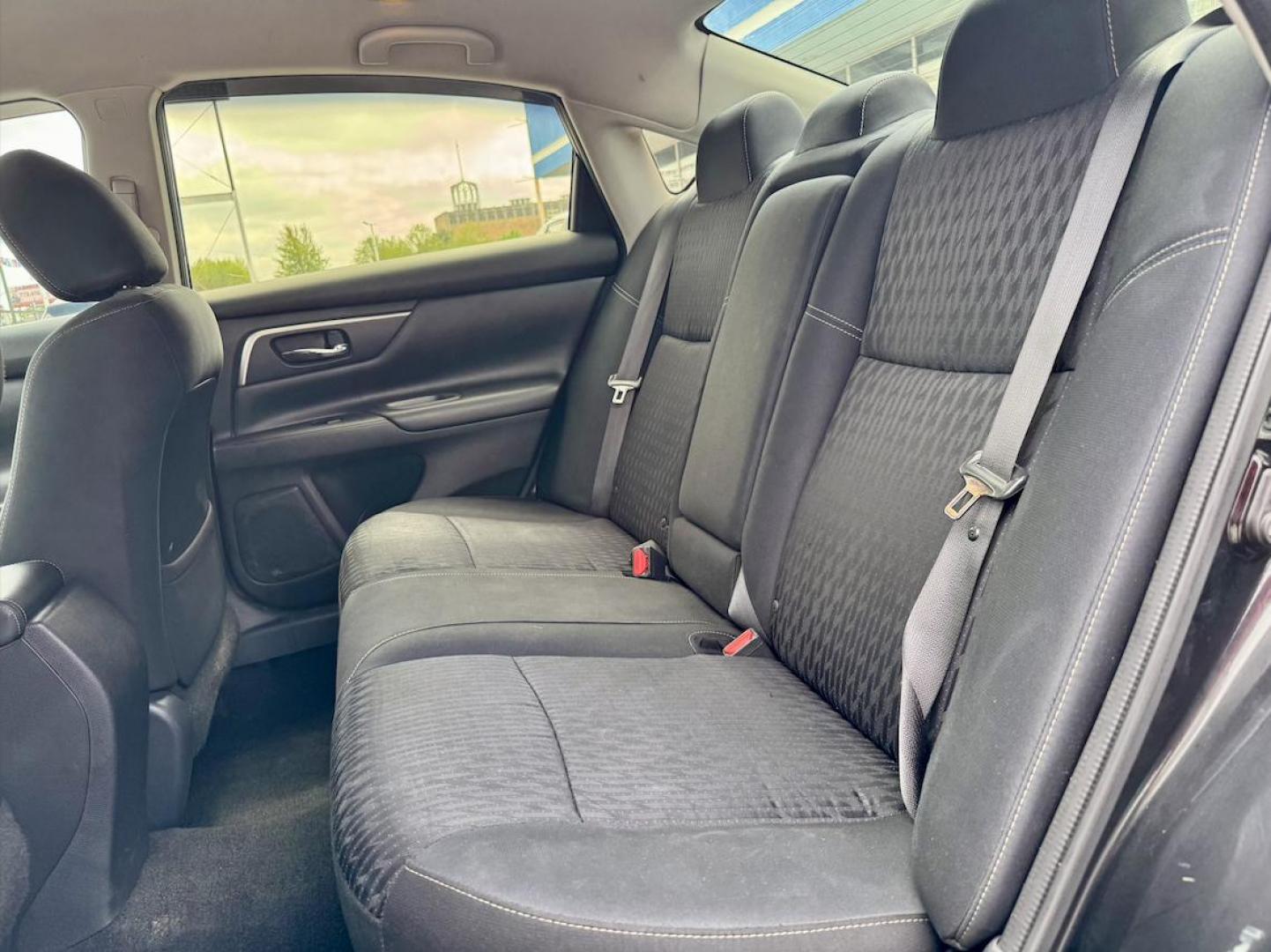 2018 GRAY Nissan Altima 2.5 (1N4AL3AP4JC) with an 2.5L L4 DOHC 16V engine, CVT transmission, located at 7600 S Western Ave., Chicago, IL, 60620, (773) 918-3980, 0.000000, 0.000000 - Photo#9