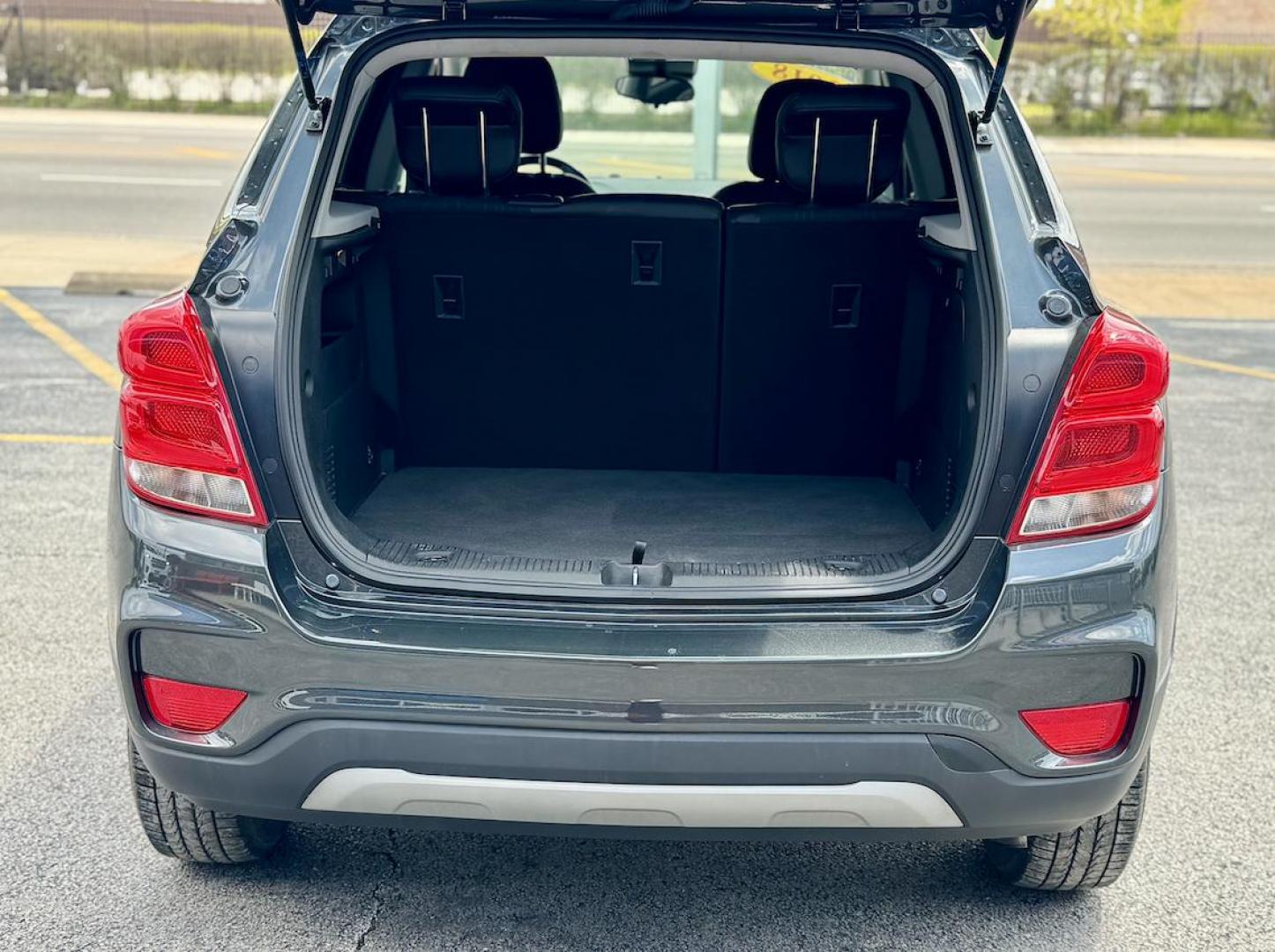 2018 GRAY Chevrolet Trax LT FWD (3GNCJLSB0JL) with an 1.4L L4 DOHC 16V engine, 6A transmission, located at 7600 S Western Ave., Chicago, IL, 60620, (773) 918-3980, 0.000000, 0.000000 - Photo#4