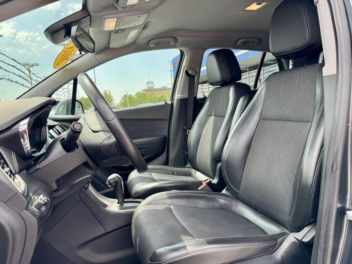 2018 GRAY Chevrolet Trax LT FWD (3GNCJLSB0JL) with an 1.4L L4 DOHC 16V engine, 6A transmission, located at 7600 S Western Ave., Chicago, IL, 60620, (773) 918-3980, 0.000000, 0.000000 - Photo#7