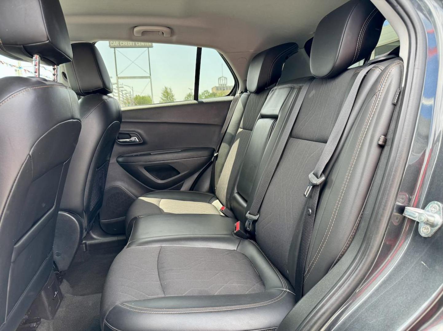 2018 GRAY Chevrolet Trax LT FWD (3GNCJLSB0JL) with an 1.4L L4 DOHC 16V engine, 6A transmission, located at 7600 S Western Ave., Chicago, IL, 60620, (773) 918-3980, 0.000000, 0.000000 - Photo#10