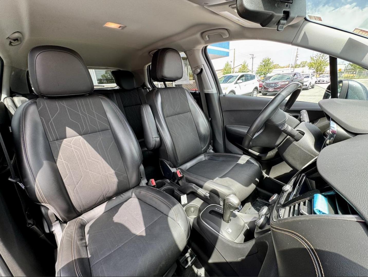 2018 GRAY Chevrolet Trax LT FWD (3GNCJLSB0JL) with an 1.4L L4 DOHC 16V engine, 6A transmission, located at 7600 S Western Ave., Chicago, IL, 60620, (773) 918-3980, 0.000000, 0.000000 - Photo#9