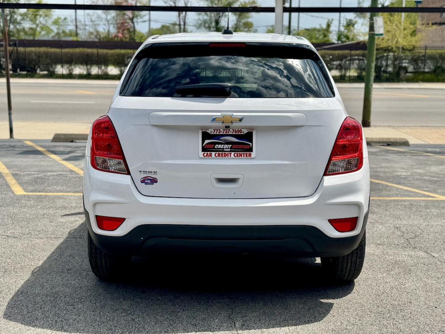 2019 WHITE Chevrolet Trax LS FWD (3GNCJKSB4KL) with an 1.4L L4 DOHC 16V engine, 6A transmission, located at 7600 S Western Ave., Chicago, IL, 60620, (773) 918-3980, 0.000000, 0.000000 - Photo#3