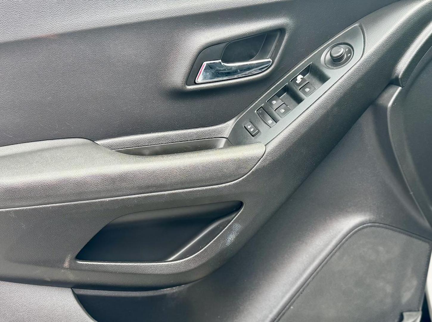 2019 WHITE Chevrolet Trax LS FWD (3GNCJKSB4KL) with an 1.4L L4 DOHC 16V engine, 6A transmission, located at 7600 S Western Ave., Chicago, IL, 60620, (773) 918-3980, 0.000000, 0.000000 - Photo#11