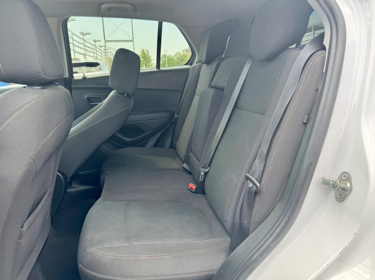2019 WHITE Chevrolet Trax LS FWD (3GNCJKSB4KL) with an 1.4L L4 DOHC 16V engine, 6A transmission, located at 7600 S Western Ave., Chicago, IL, 60620, (773) 918-3980, 0.000000, 0.000000 - Photo#10