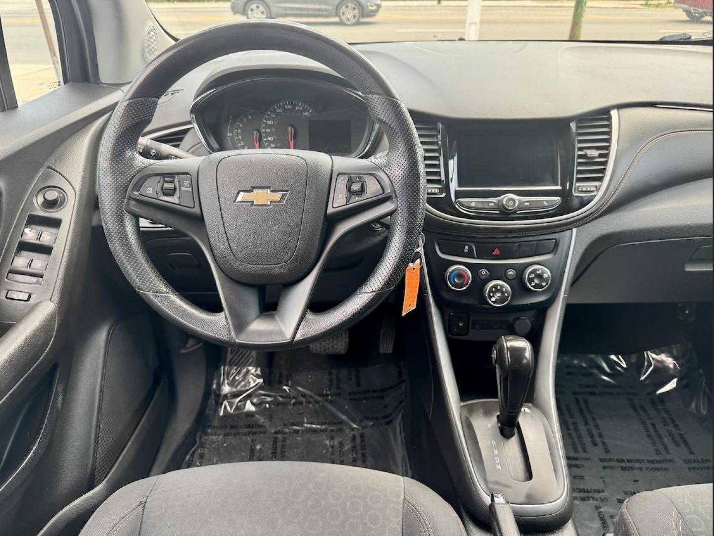 2019 WHITE Chevrolet Trax LS FWD (3GNCJKSB4KL) with an 1.4L L4 DOHC 16V engine, 6A transmission, located at 7600 S Western Ave., Chicago, IL, 60620, (773) 918-3980, 0.000000, 0.000000 - Photo#6