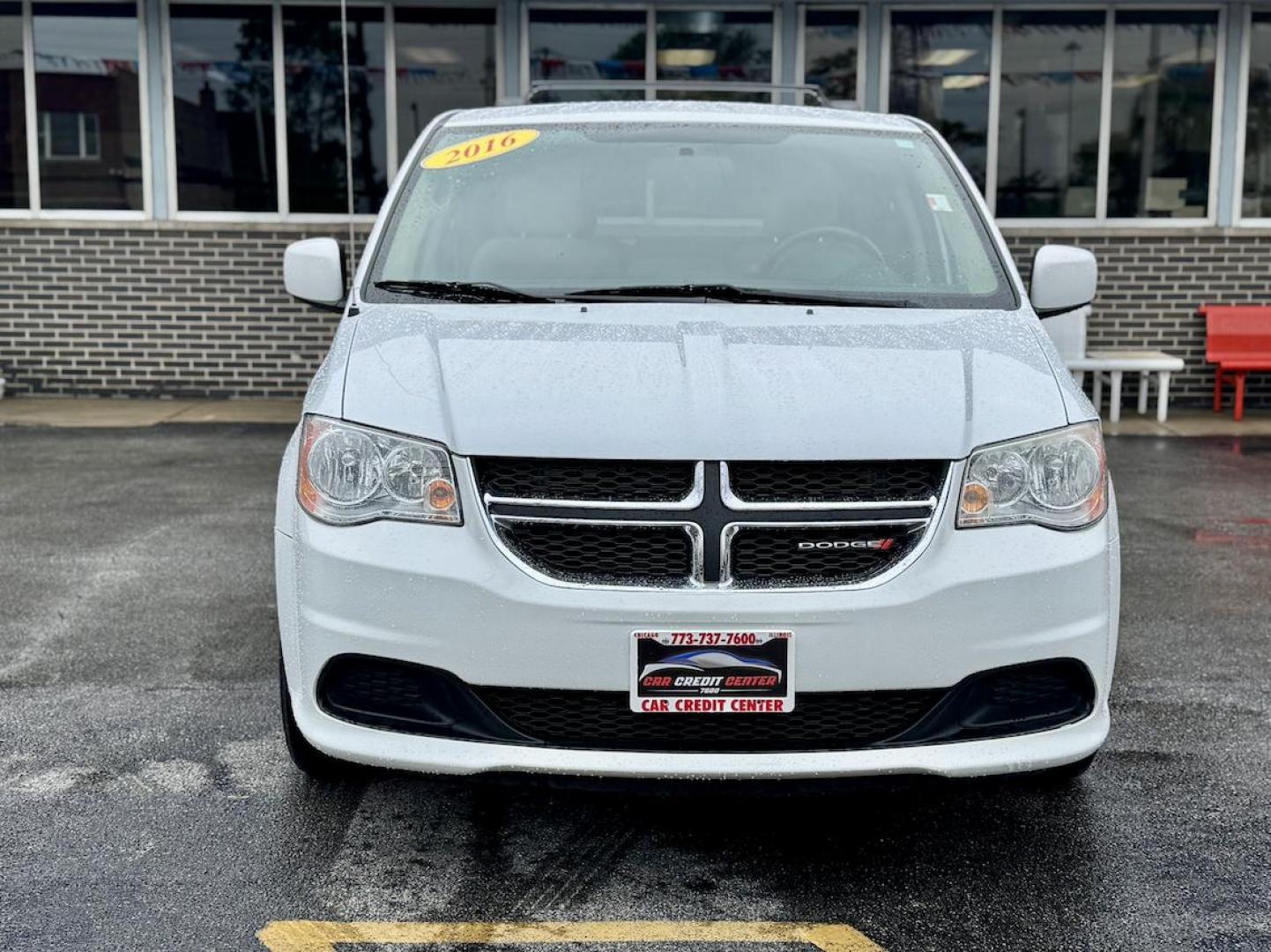 2016 WHITE Dodge Grand Caravan SXT (2C4RDGCGXGR) with an 3.6L V6 DOHC 24V engine, 6A transmission, located at 7600 S Western Ave., Chicago, IL, 60620, (773) 918-3980, 0.000000, 0.000000 - Photo#1