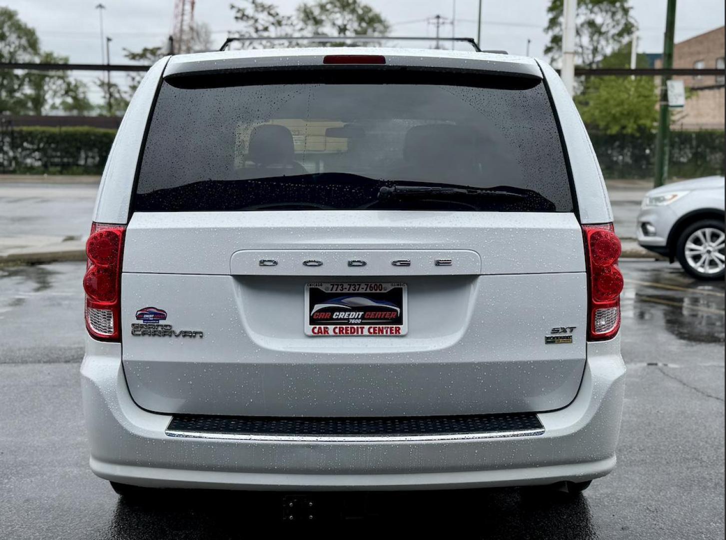 2016 WHITE Dodge Grand Caravan SXT (2C4RDGCGXGR) with an 3.6L V6 DOHC 24V engine, 6A transmission, located at 7600 S Western Ave., Chicago, IL, 60620, (773) 918-3980, 0.000000, 0.000000 - Photo#3