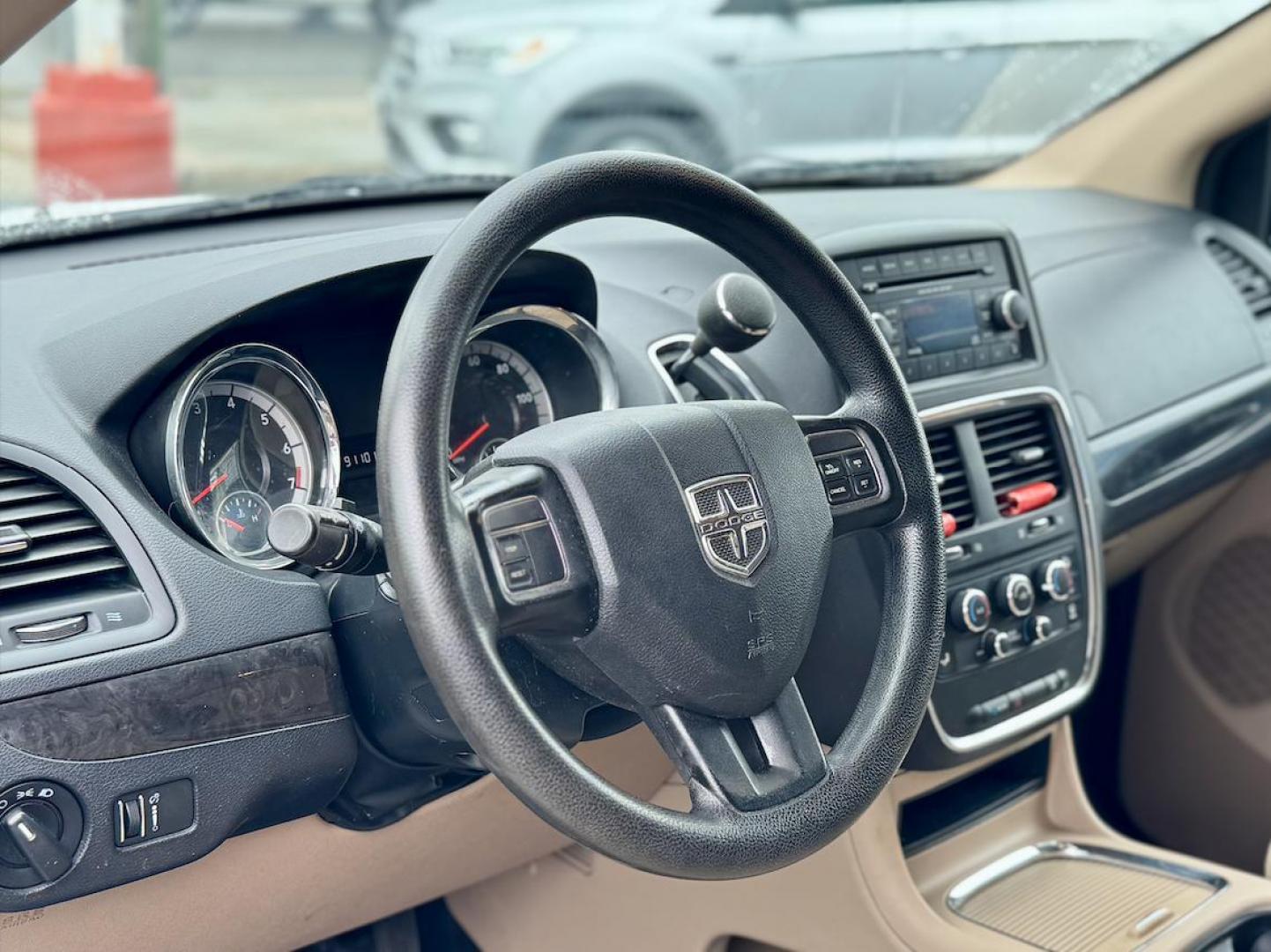 2016 WHITE Dodge Grand Caravan SXT (2C4RDGCGXGR) with an 3.6L V6 DOHC 24V engine, 6A transmission, located at 7600 S Western Ave., Chicago, IL, 60620, (773) 918-3980, 0.000000, 0.000000 - Photo#5