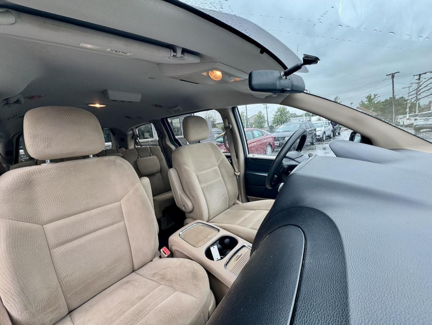 2016 WHITE Dodge Grand Caravan SXT (2C4RDGCGXGR) with an 3.6L V6 DOHC 24V engine, 6A transmission, located at 7600 S Western Ave., Chicago, IL, 60620, (773) 918-3980, 0.000000, 0.000000 - Photo#8