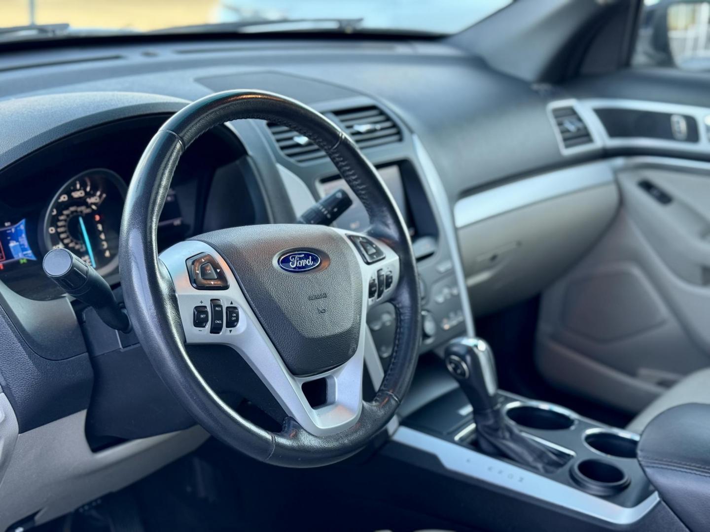 2013 BLACK Ford Explorer XLT FWD (1FM5K7D8XDG) with an 3.5L V6 DOHC 24V engine, 6-Speed Automatic transmission, located at 7600 S Western Ave., Chicago, IL, 60620, (773) 918-3980, 0.000000, 0.000000 - Photo#5