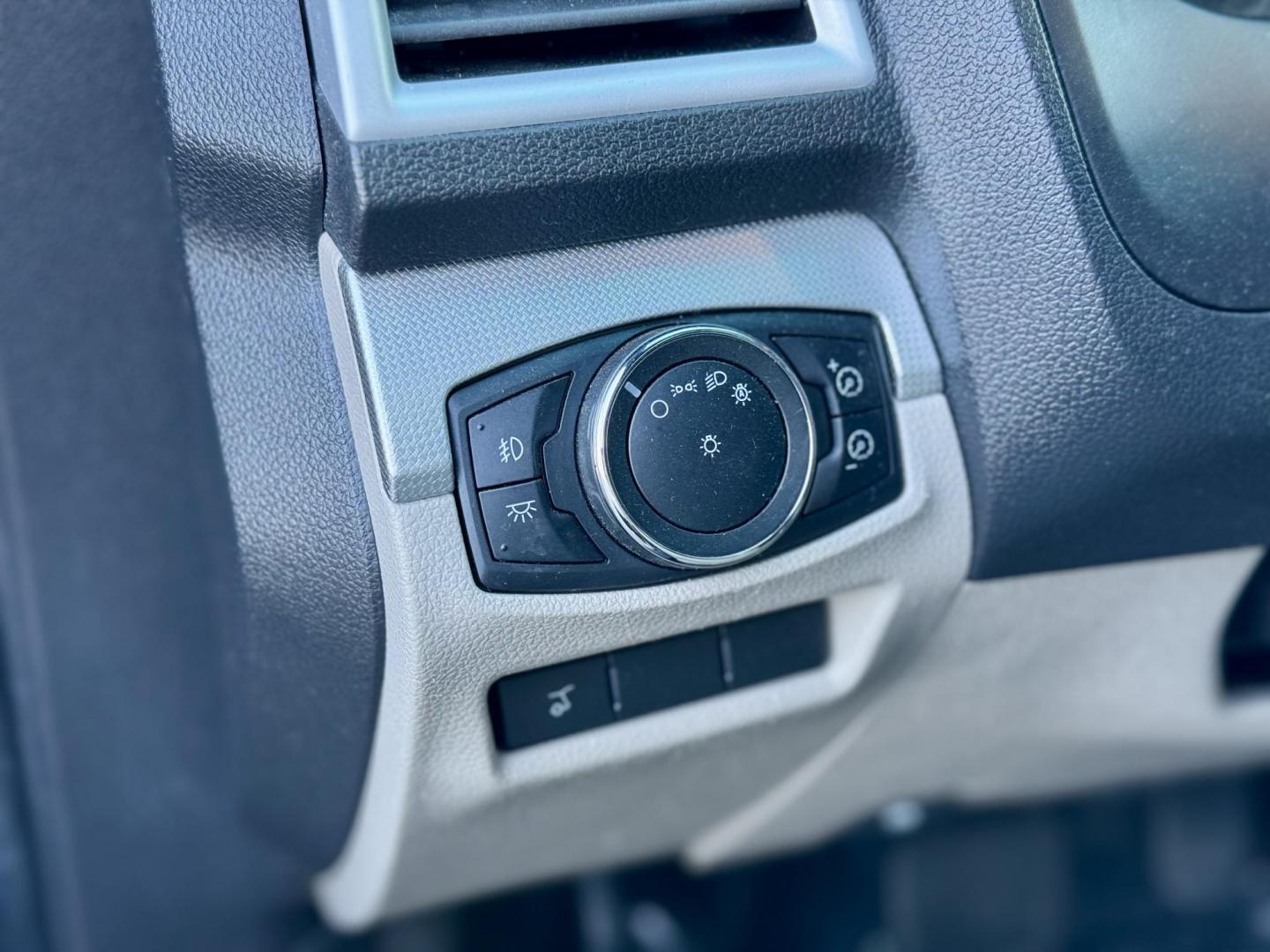 2013 BLACK Ford Explorer XLT FWD (1FM5K7D8XDG) with an 3.5L V6 DOHC 24V engine, 6-Speed Automatic transmission, located at 7600 S Western Ave., Chicago, IL, 60620, (773) 918-3980, 0.000000, 0.000000 - Photo#14