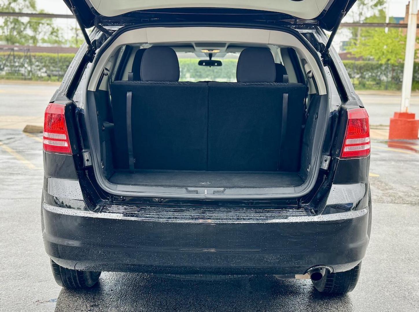 2018 BLACK Dodge Journey SE (3C4PDCAB3JT) with an 2.4L L4 DOHC 16V engine, 4A transmission, located at 7600 S Western Ave., Chicago, IL, 60620, (773) 918-3980, 0.000000, 0.000000 - Photo#4