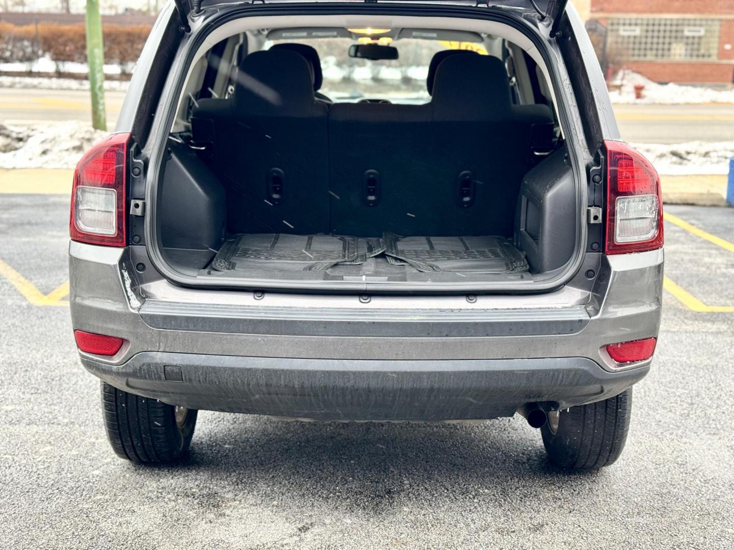 2017 GRAY Jeep Compass Sport 4WD (1C4NJDBBXHD) with an 2.4L L4 DOHC 16V engine, located at 7600 S Western Ave., Chicago, IL, 60620, (773) 918-3980, 0.000000, 0.000000 - Photo#4