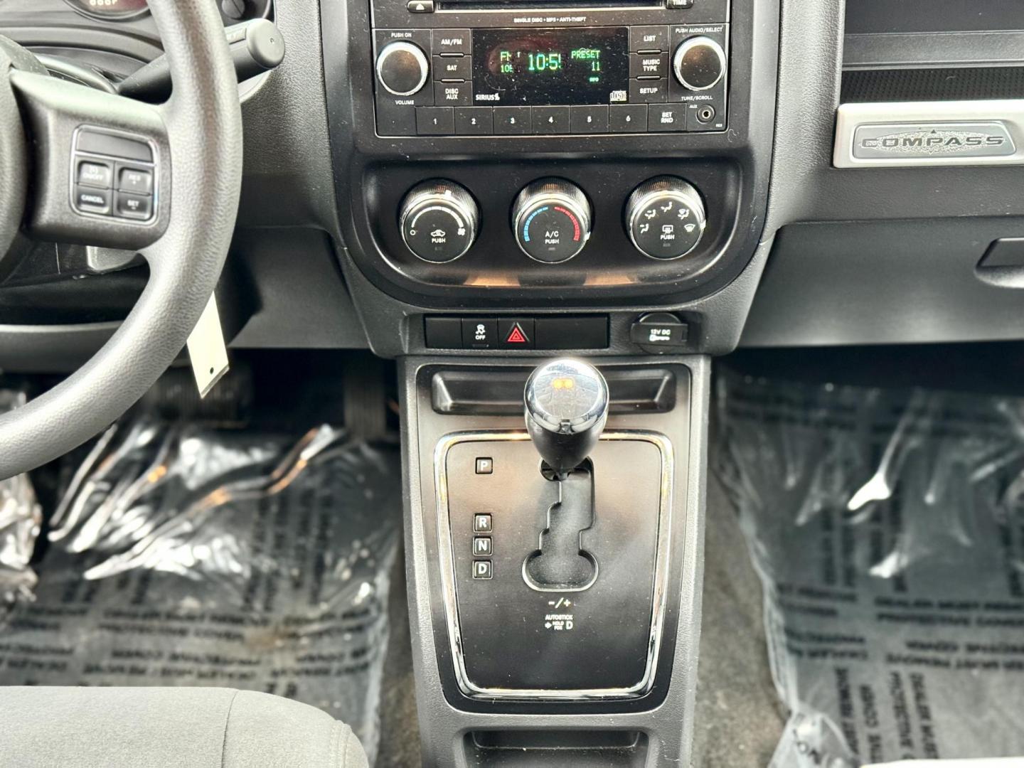 2017 GRAY Jeep Compass Sport 4WD (1C4NJDBBXHD) with an 2.4L L4 DOHC 16V engine, located at 7600 S Western Ave., Chicago, IL, 60620, (773) 918-3980, 0.000000, 0.000000 - Photo#9