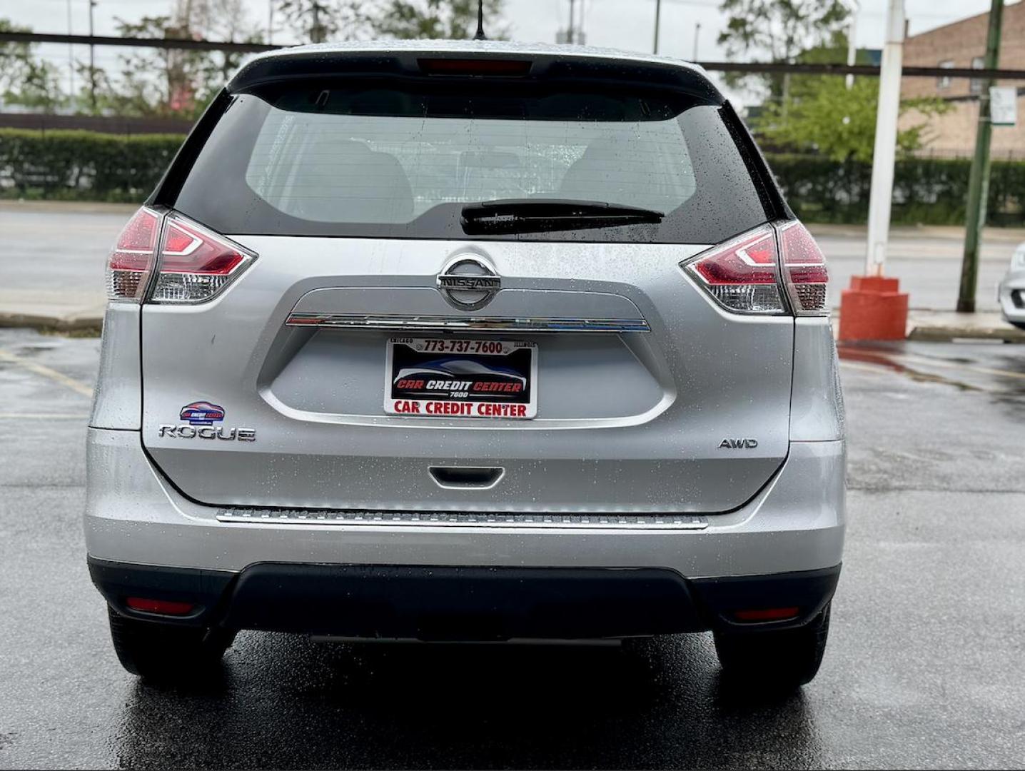 2015 SILVER Nissan Rogue S AWD (KNMAT2MV6FP) with an 2.5L L4 DOHC 16V engine, Continuously Variable Transmission transmission, located at 7600 S Western Ave., Chicago, IL, 60620, (773) 918-3980, 0.000000, 0.000000 - Photo#3