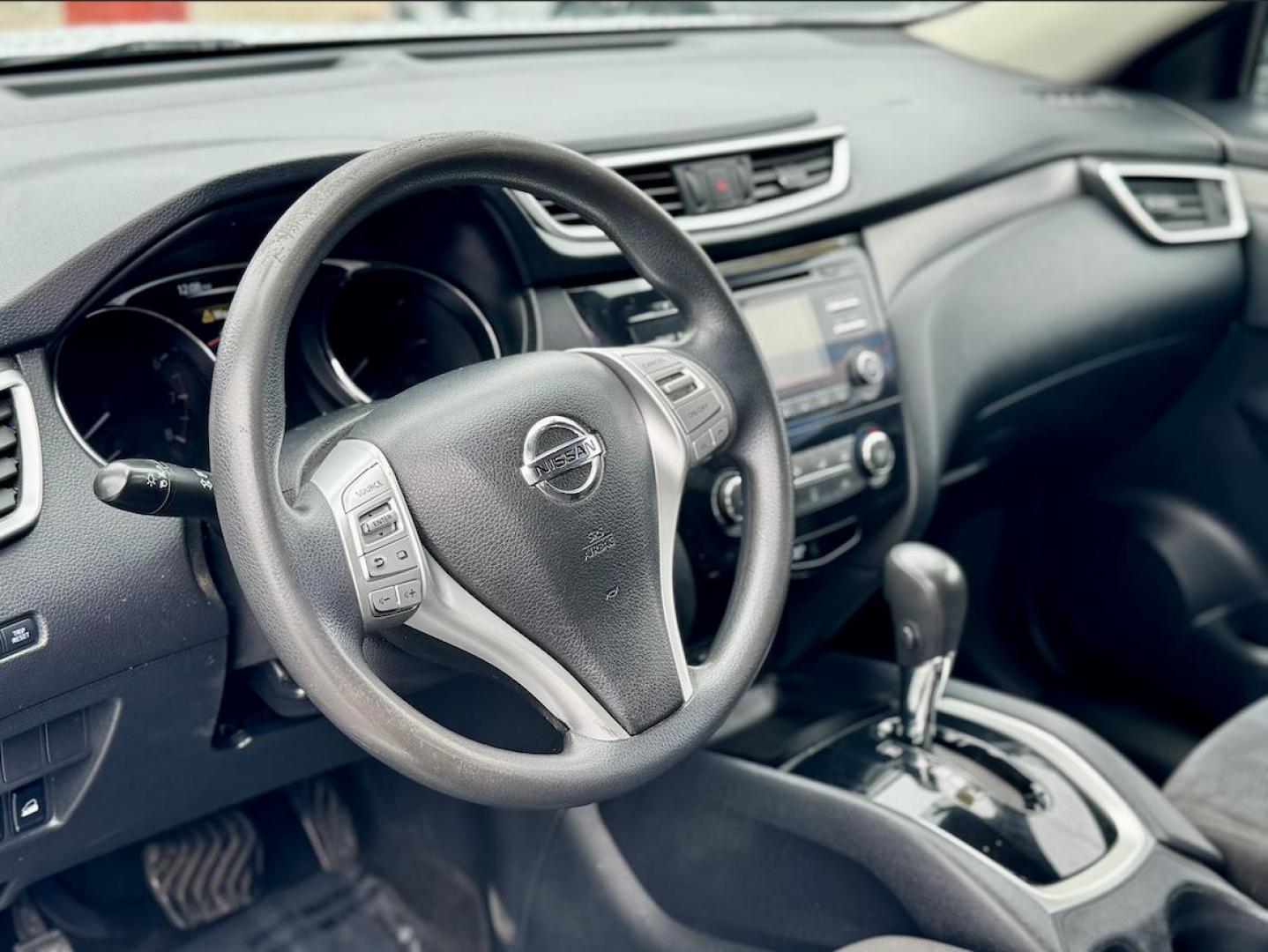 2015 SILVER Nissan Rogue S AWD (KNMAT2MV6FP) with an 2.5L L4 DOHC 16V engine, Continuously Variable Transmission transmission, located at 7600 S Western Ave., Chicago, IL, 60620, (773) 918-3980, 0.000000, 0.000000 - Photo#5