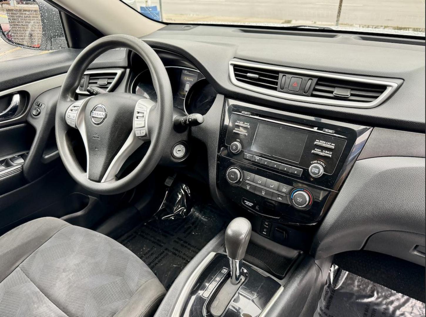 2015 SILVER Nissan Rogue S AWD (KNMAT2MV6FP) with an 2.5L L4 DOHC 16V engine, Continuously Variable Transmission transmission, located at 7600 S Western Ave., Chicago, IL, 60620, (773) 918-3980, 0.000000, 0.000000 - Photo#8
