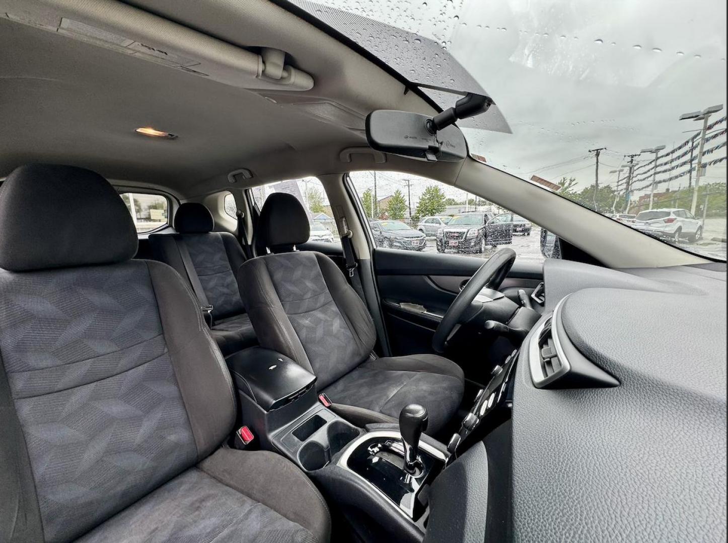 2015 SILVER Nissan Rogue S AWD (KNMAT2MV6FP) with an 2.5L L4 DOHC 16V engine, Continuously Variable Transmission transmission, located at 7600 S Western Ave., Chicago, IL, 60620, (773) 918-3980, 0.000000, 0.000000 - Photo#9