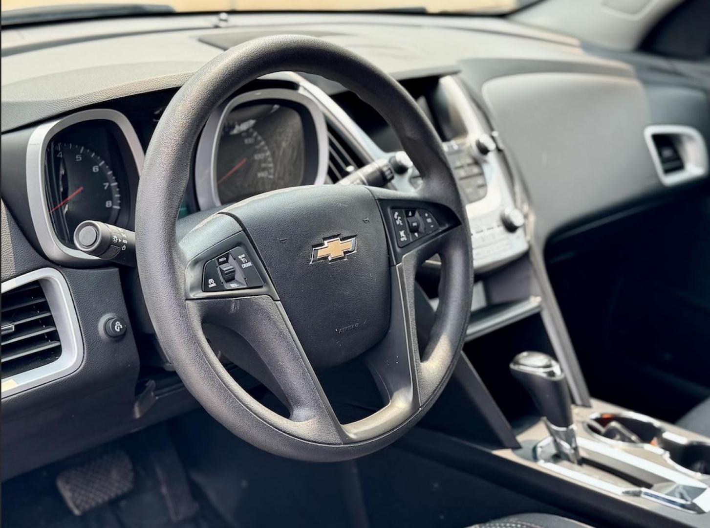 2017 GRAY Chevrolet Equinox LS 2WD (2GNALBEK8H1) with an 2.4L L4 DOHC 16V FFV engine, 6A transmission, located at 7600 S Western Ave., Chicago, IL, 60620, (773) 918-3980, 0.000000, 0.000000 - Photo#5