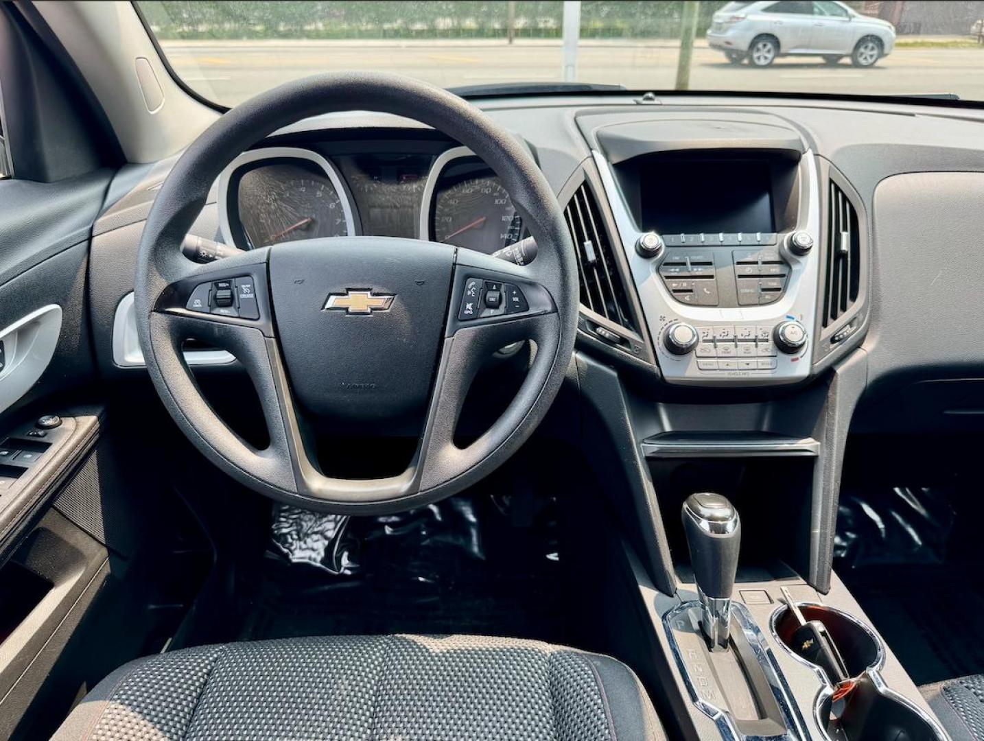 2017 GRAY Chevrolet Equinox LS 2WD (2GNALBEK8H1) with an 2.4L L4 DOHC 16V FFV engine, 6A transmission, located at 7600 S Western Ave., Chicago, IL, 60620, (773) 918-3980, 0.000000, 0.000000 - Photo#6