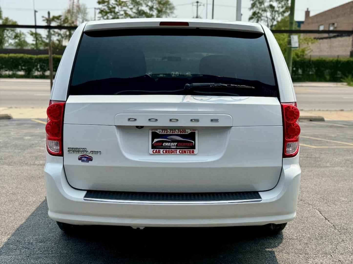 2018 WHITE Dodge Grand Caravan SE (2C4RDGBG1JR) with an 3.6L V6 DOHC 24V engine, 6A transmission, located at 7600 S Western Ave., Chicago, IL, 60620, (773) 918-3980, 0.000000, 0.000000 - Photo#3