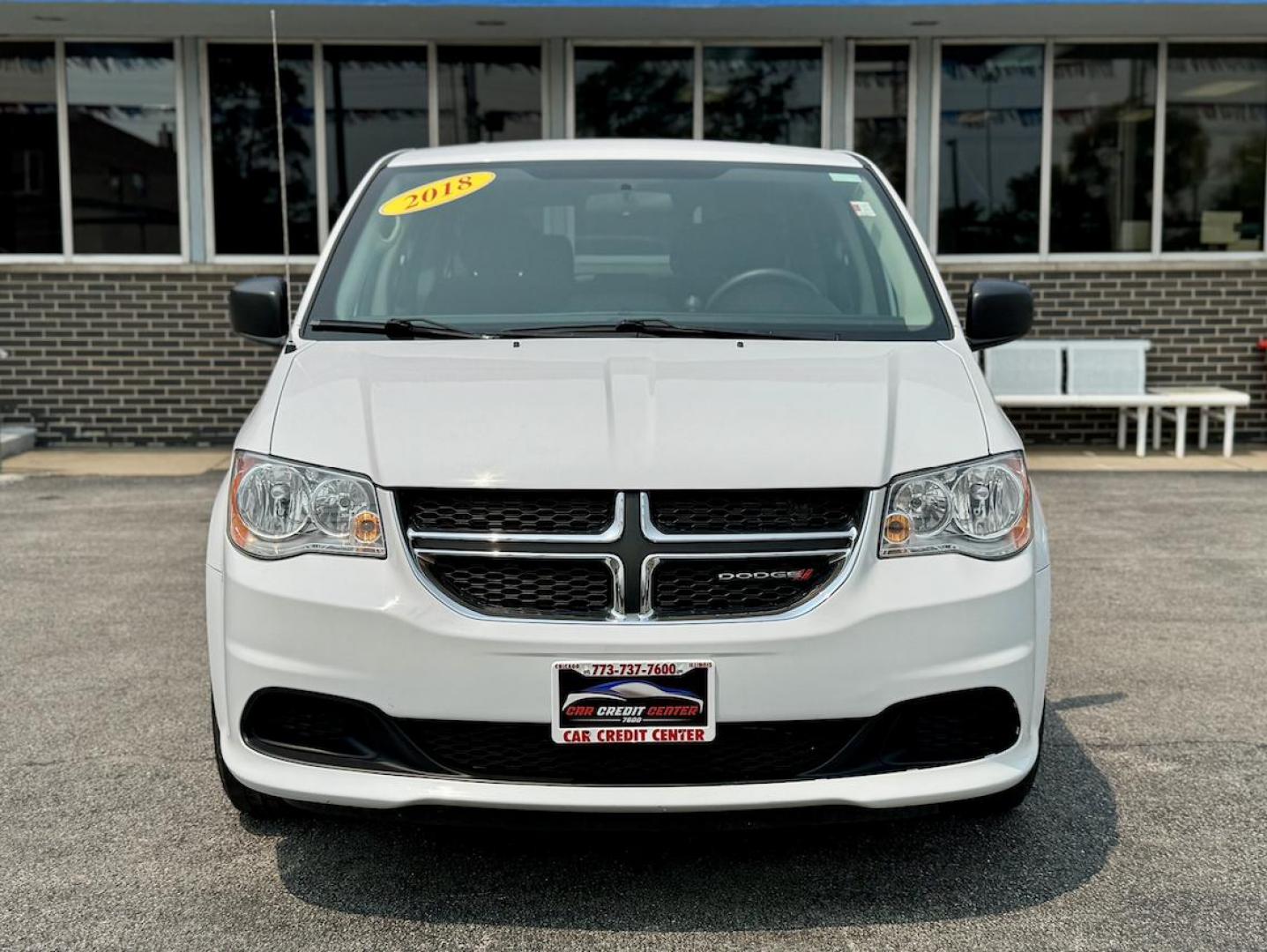 2018 WHITE Dodge Grand Caravan SE (2C4RDGBG1JR) with an 3.6L V6 DOHC 24V engine, 6A transmission, located at 7600 S Western Ave., Chicago, IL, 60620, (773) 918-3980, 0.000000, 0.000000 - Photo#1