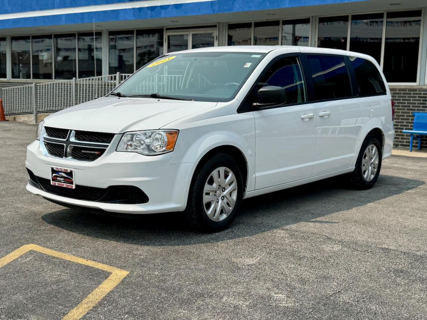 2018 WHITE Dodge Grand Caravan SE (2C4RDGBG1JR) with an 3.6L V6 DOHC 24V engine, 6A transmission, located at 7600 S Western Ave., Chicago, IL, 60620, (773) 918-3980, 0.000000, 0.000000 - Photo#2