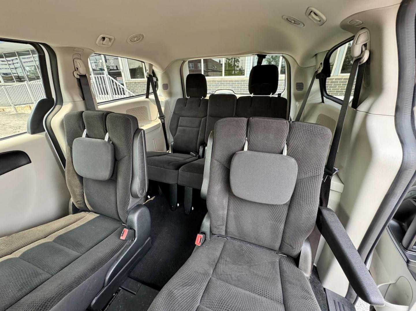 2018 WHITE Dodge Grand Caravan SE (2C4RDGBG1JR) with an 3.6L V6 DOHC 24V engine, 6A transmission, located at 7600 S Western Ave., Chicago, IL, 60620, (773) 918-3980, 0.000000, 0.000000 - Photo#10
