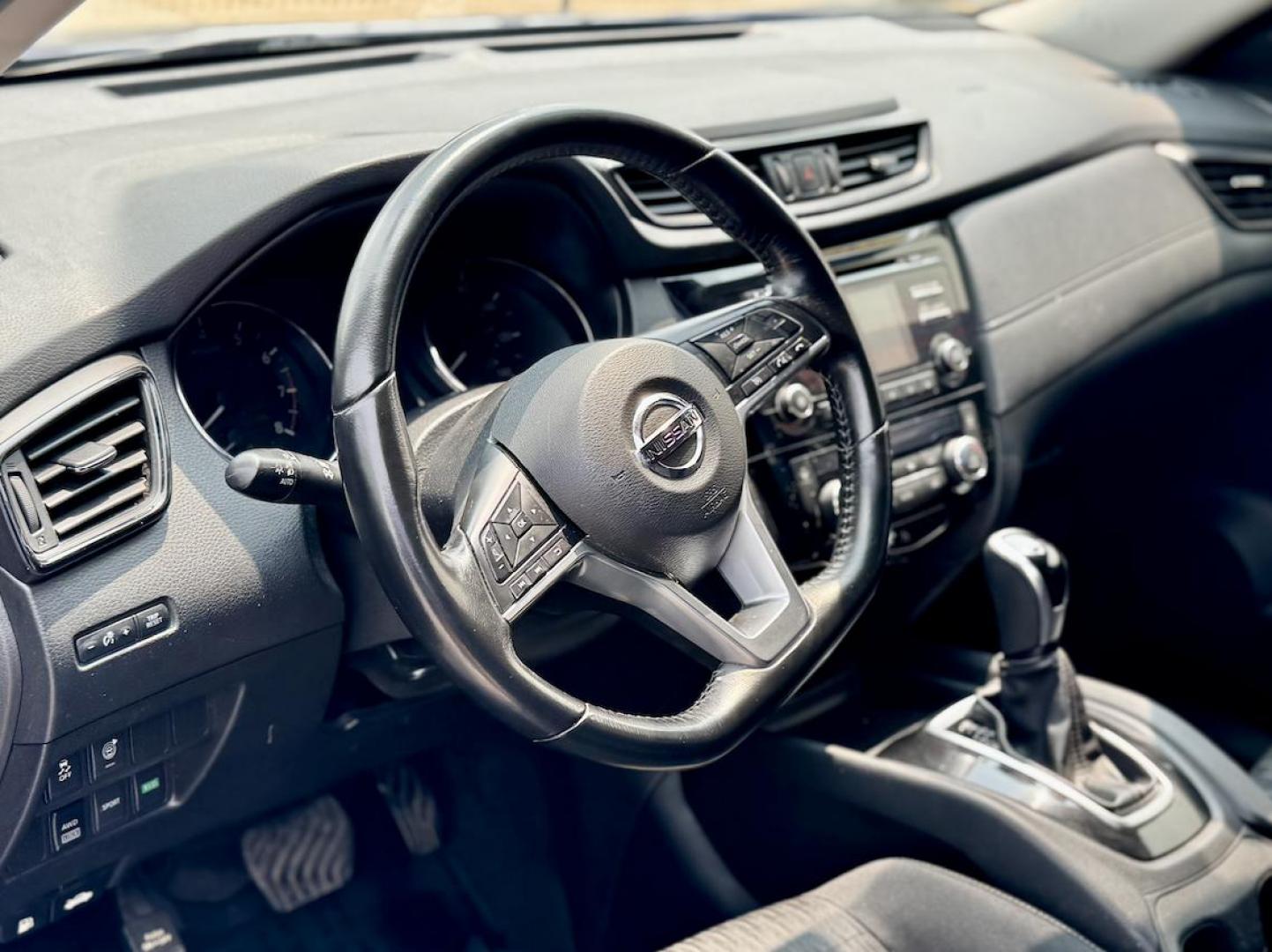 2017 BLUE Nissan Rogue SL AWD (JN8AT2MV2HW) with an 2.5L L4 DOHC 16V engine, CVT transmission, located at 7600 S Western Ave., Chicago, IL, 60620, (773) 918-3980, 0.000000, 0.000000 - Photo#5