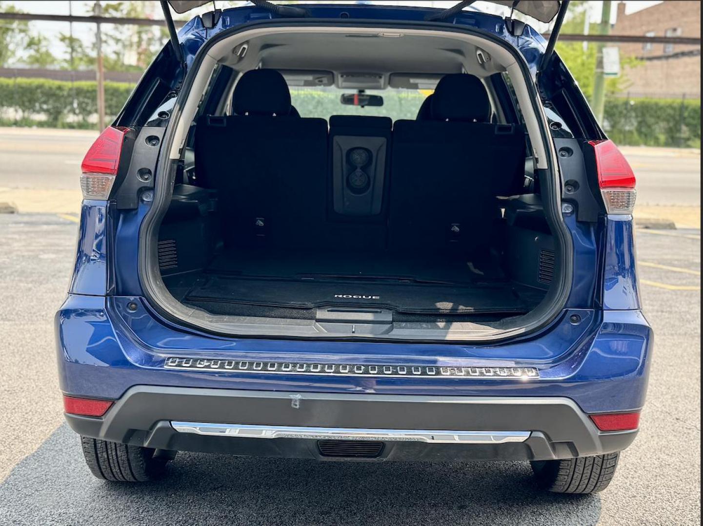 2017 BLUE Nissan Rogue SL AWD (JN8AT2MV2HW) with an 2.5L L4 DOHC 16V engine, CVT transmission, located at 7600 S Western Ave., Chicago, IL, 60620, (773) 918-3980, 0.000000, 0.000000 - Photo#4