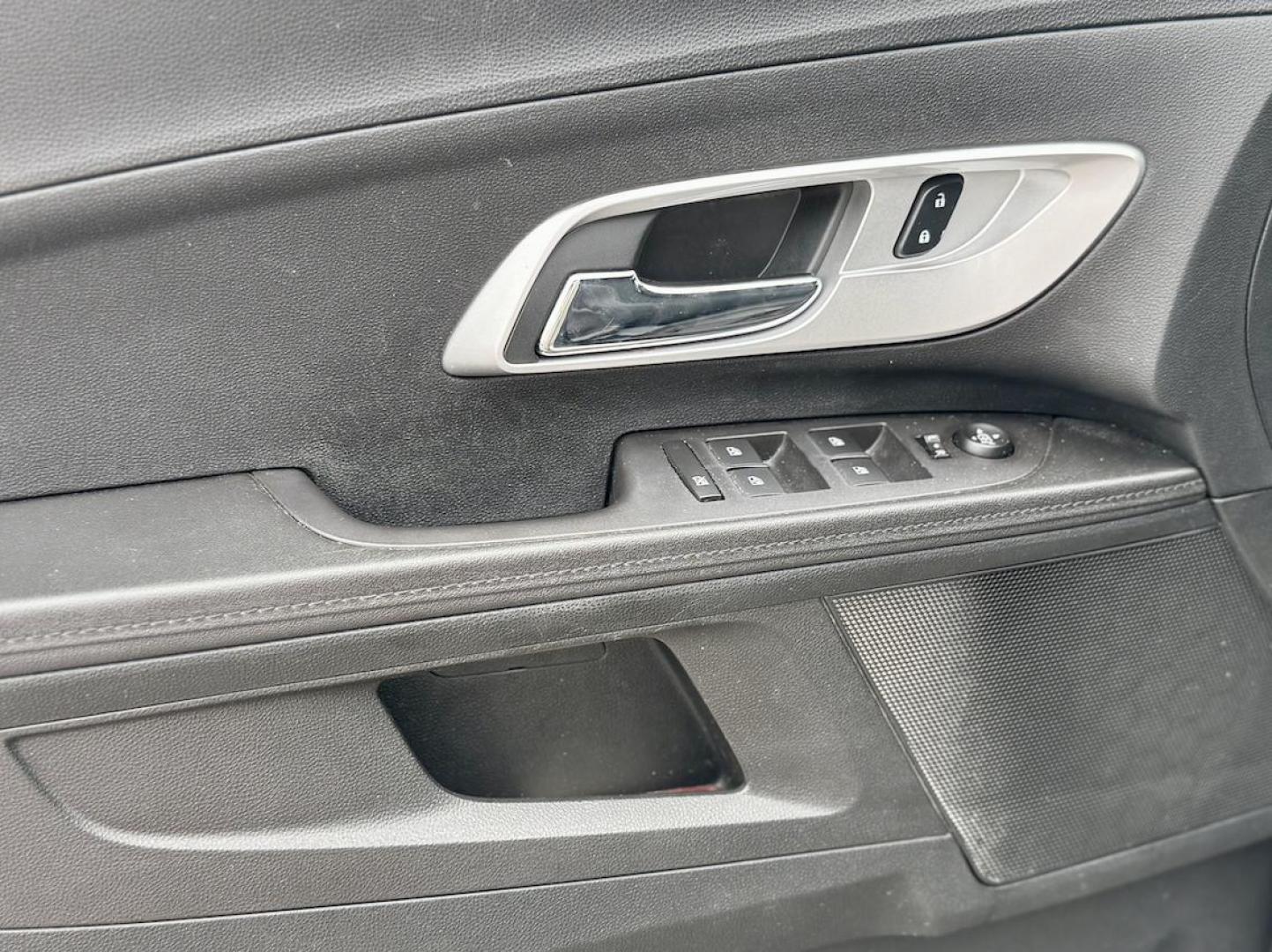2016 GOLD Chevrolet Equinox LS 2WD (2GNALBEK5G1) with an 2.4L L4 DOHC 16V FFV engine, 6A transmission, located at 7600 S Western Ave., Chicago, IL, 60620, (773) 918-3980, 0.000000, 0.000000 - Photo#11