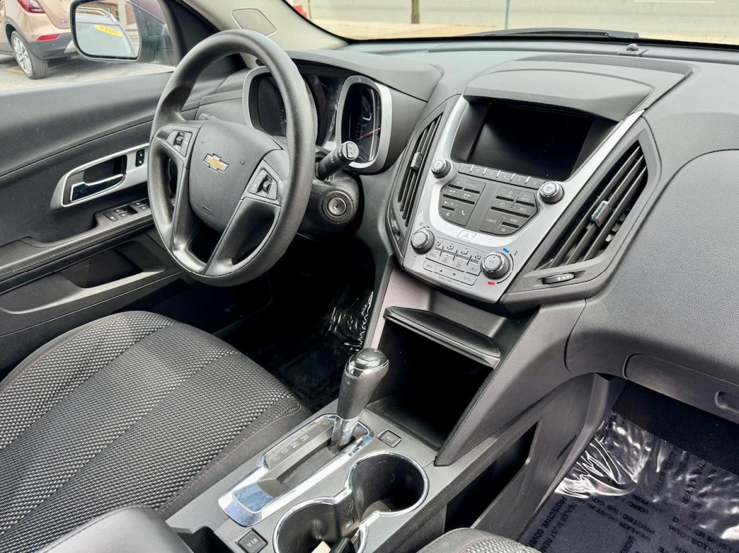 2016 GOLD Chevrolet Equinox LS 2WD (2GNALBEK5G1) with an 2.4L L4 DOHC 16V FFV engine, 6A transmission, located at 7600 S Western Ave., Chicago, IL, 60620, (773) 918-3980, 0.000000, 0.000000 - Photo#8