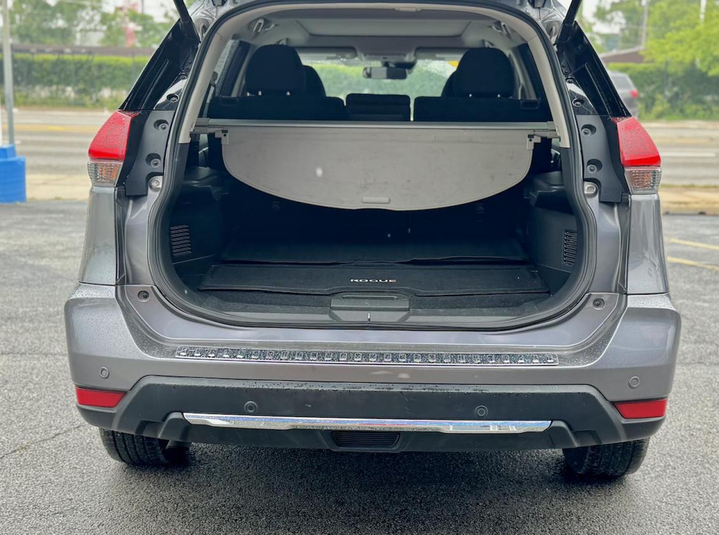 2019 GRAY Nissan Rogue S 2WD (JN8AT2MT4KW) with an 2.5L L4 DOHC 16V engine, CVT transmission, located at 7600 S Western Ave., Chicago, IL, 60620, (773) 918-3980, 0.000000, 0.000000 - Photo#4