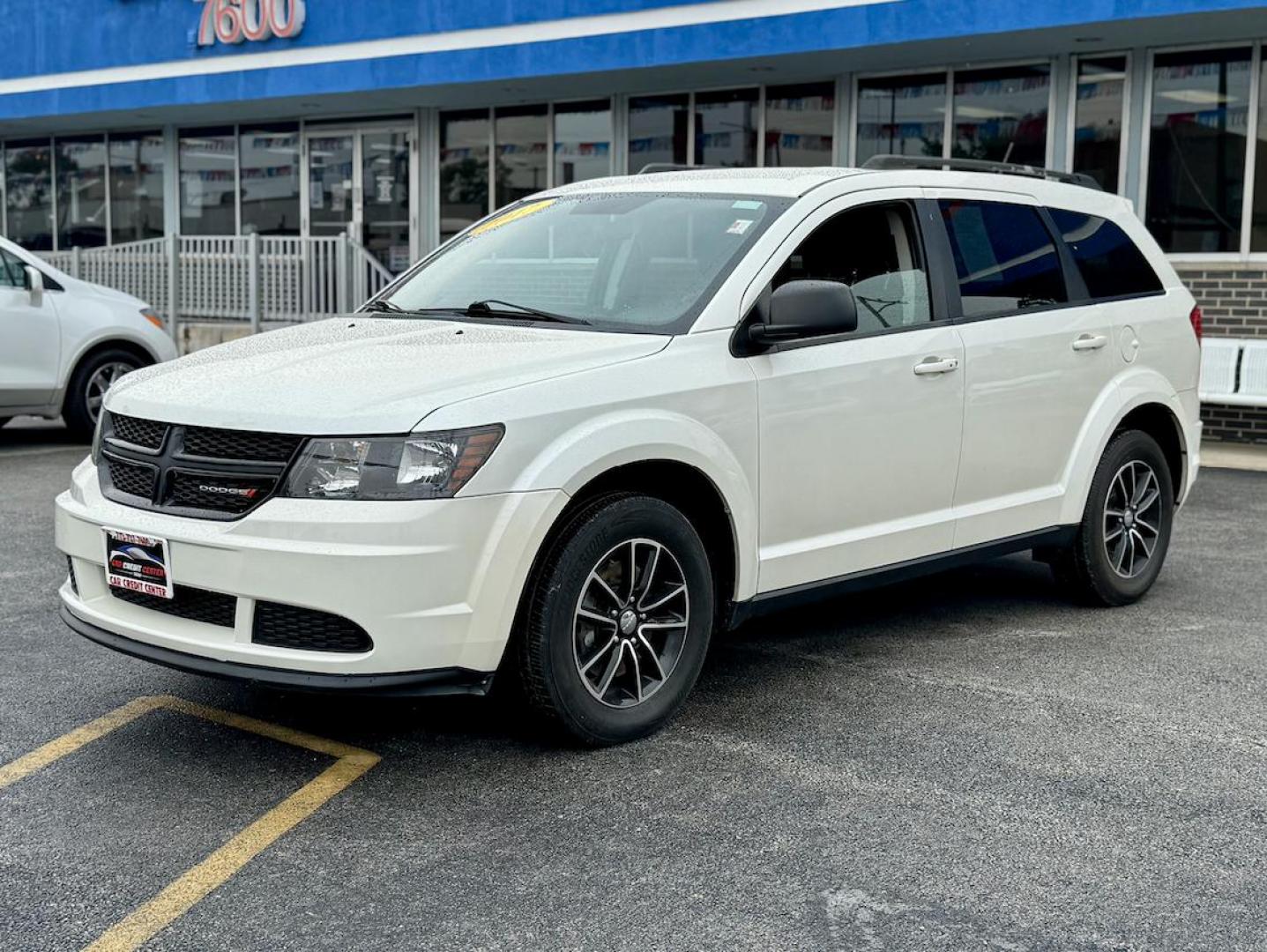 2017 WHITE Dodge Journey SE (3C4PDCAB0HT) with an 2.4L L4 DOHC 16V engine, 4A transmission, located at 7600 S Western Ave., Chicago, IL, 60620, (773) 918-3980, 0.000000, 0.000000 - Photo#2