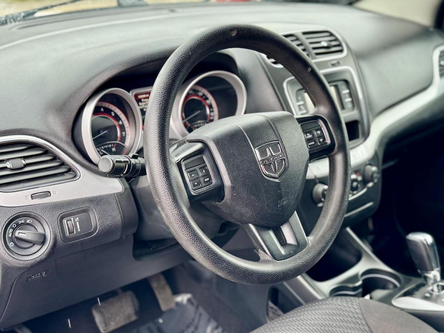 2017 WHITE Dodge Journey SE (3C4PDCAB0HT) with an 2.4L L4 DOHC 16V engine, 4A transmission, located at 7600 S Western Ave., Chicago, IL, 60620, (773) 918-3980, 0.000000, 0.000000 - Photo#5