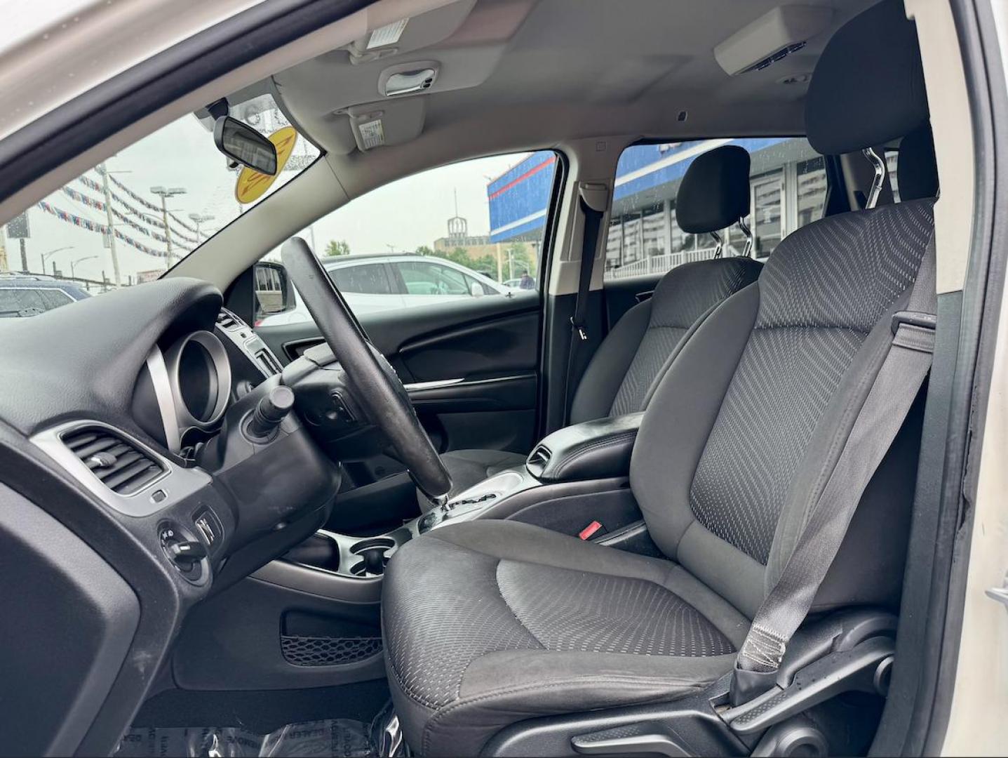 2017 WHITE Dodge Journey SE (3C4PDCAB0HT) with an 2.4L L4 DOHC 16V engine, 4A transmission, located at 7600 S Western Ave., Chicago, IL, 60620, (773) 918-3980, 0.000000, 0.000000 - Photo#7