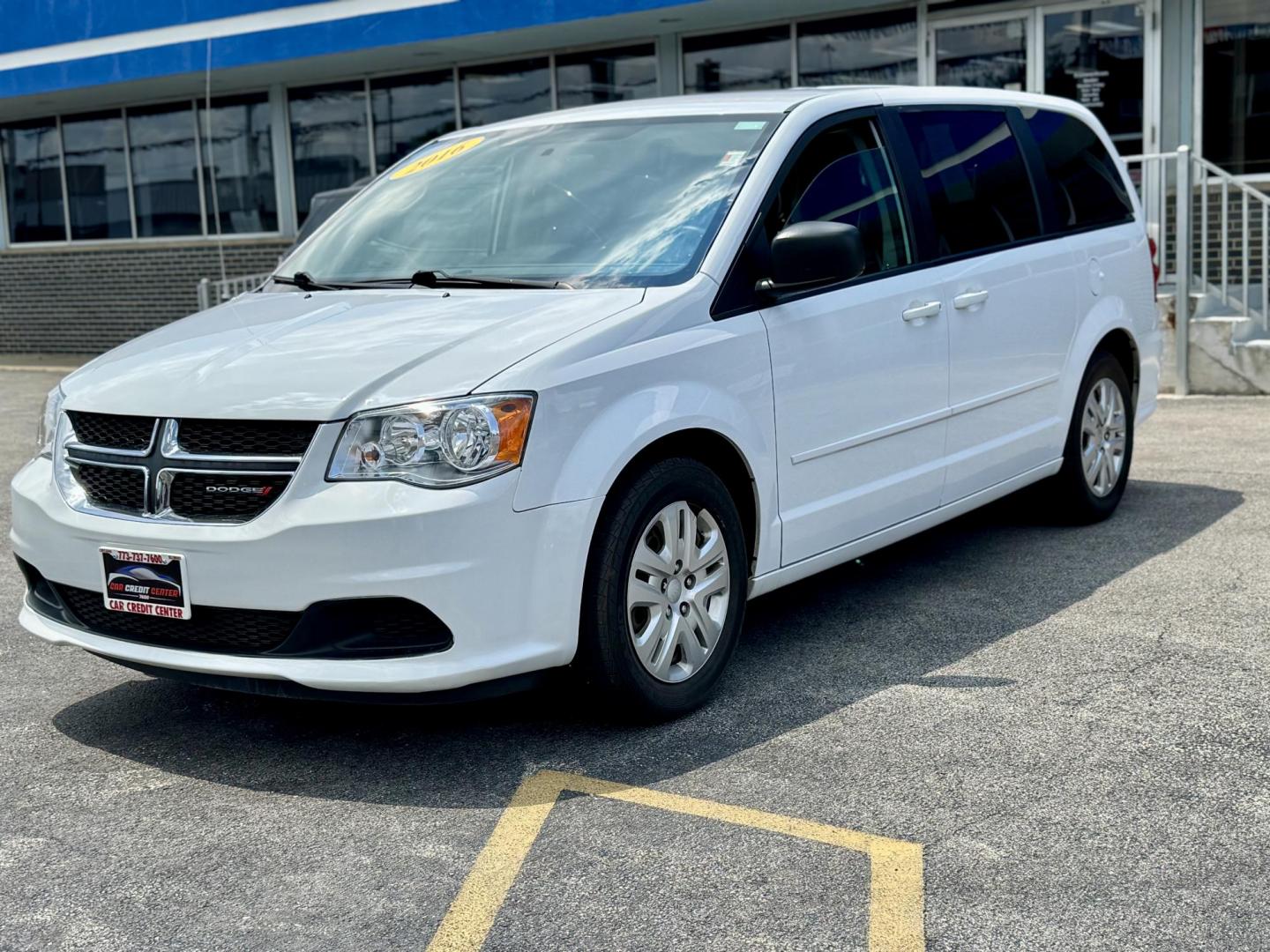 2016 WHITE Dodge Grand Caravan SE (2C4RDGBG1GR) with an 3.6L V6 DOHC 24V engine, 6A transmission, located at 7600 S Western Ave., Chicago, IL, 60620, (773) 918-3980, 0.000000, 0.000000 - Photo#2