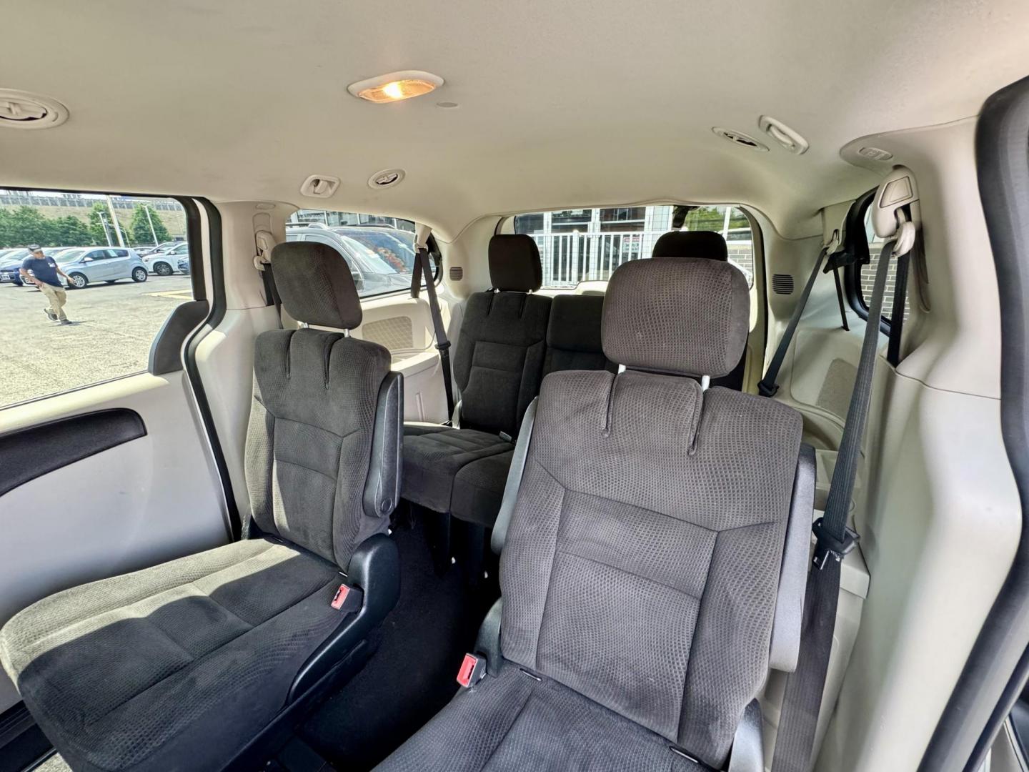 2016 WHITE Dodge Grand Caravan SE (2C4RDGBG1GR) with an 3.6L V6 DOHC 24V engine, 6A transmission, located at 7600 S Western Ave., Chicago, IL, 60620, (773) 918-3980, 0.000000, 0.000000 - Photo#10