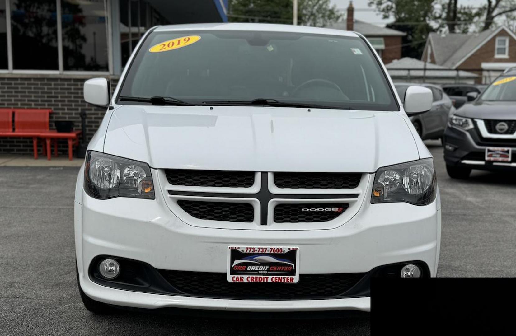 2019 WHITE Dodge Grand Caravan GT (2C4RDGEGXKR) with an 3.6L V6 DOHC 24V engine, 6A transmission, located at 7600 S Western Ave., Chicago, IL, 60620, (773) 918-3980, 0.000000, 0.000000 - Photo#1