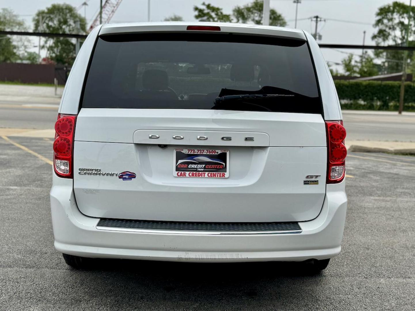 2019 WHITE Dodge Grand Caravan GT (2C4RDGEGXKR) with an 3.6L V6 DOHC 24V engine, 6A transmission, located at 7600 S Western Ave., Chicago, IL, 60620, (773) 918-3980, 0.000000, 0.000000 - Photo#3