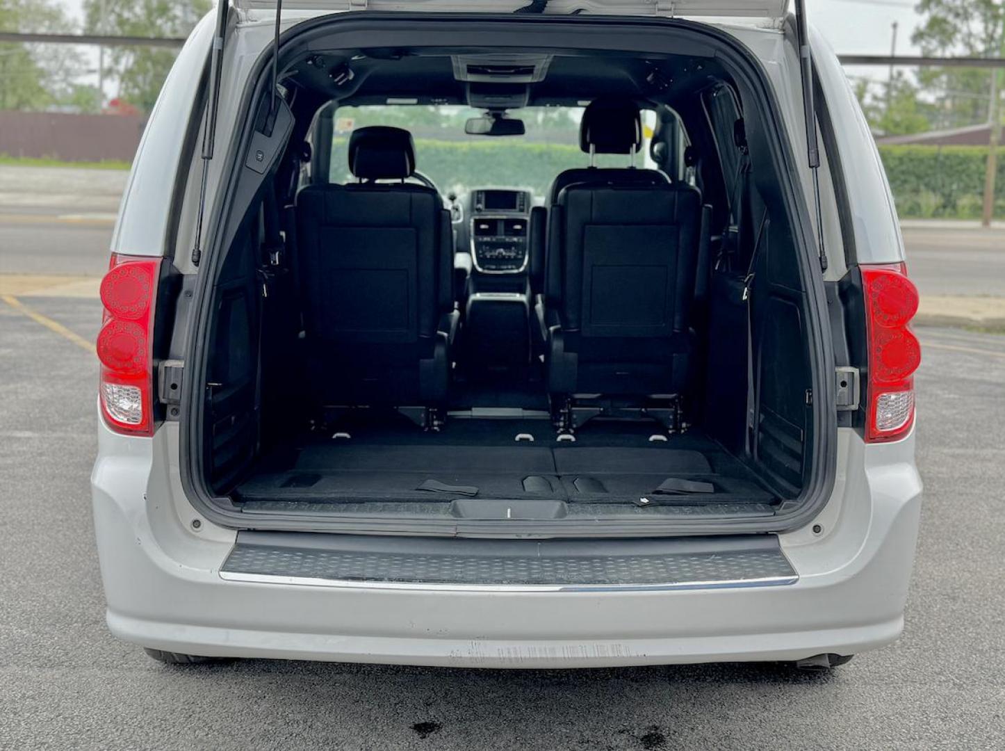 2019 WHITE Dodge Grand Caravan GT (2C4RDGEGXKR) with an 3.6L V6 DOHC 24V engine, 6A transmission, located at 7600 S Western Ave., Chicago, IL, 60620, (773) 918-3980, 0.000000, 0.000000 - Photo#4