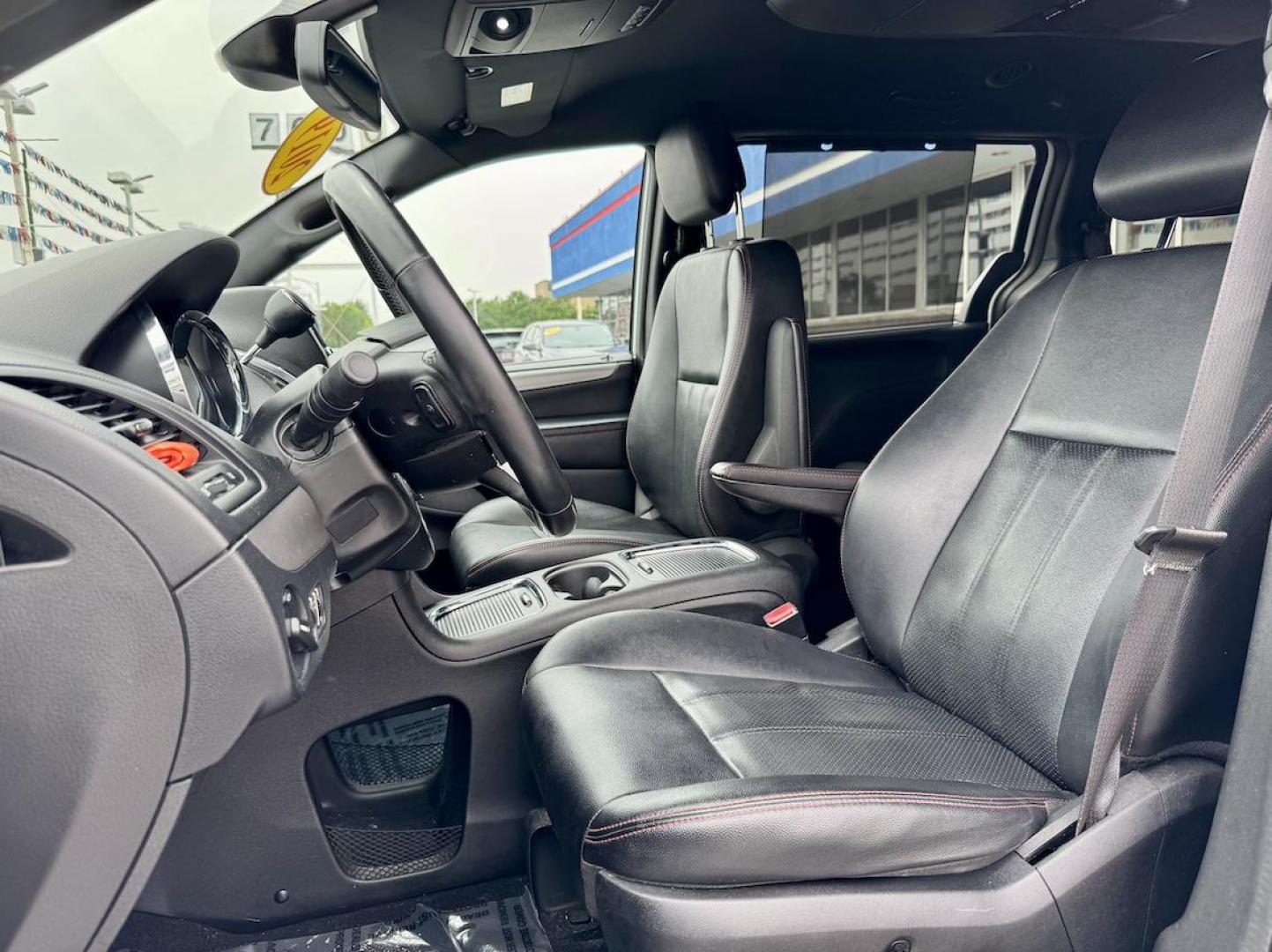 2019 WHITE Dodge Grand Caravan GT (2C4RDGEGXKR) with an 3.6L V6 DOHC 24V engine, 6A transmission, located at 7600 S Western Ave., Chicago, IL, 60620, (773) 918-3980, 0.000000, 0.000000 - Photo#7