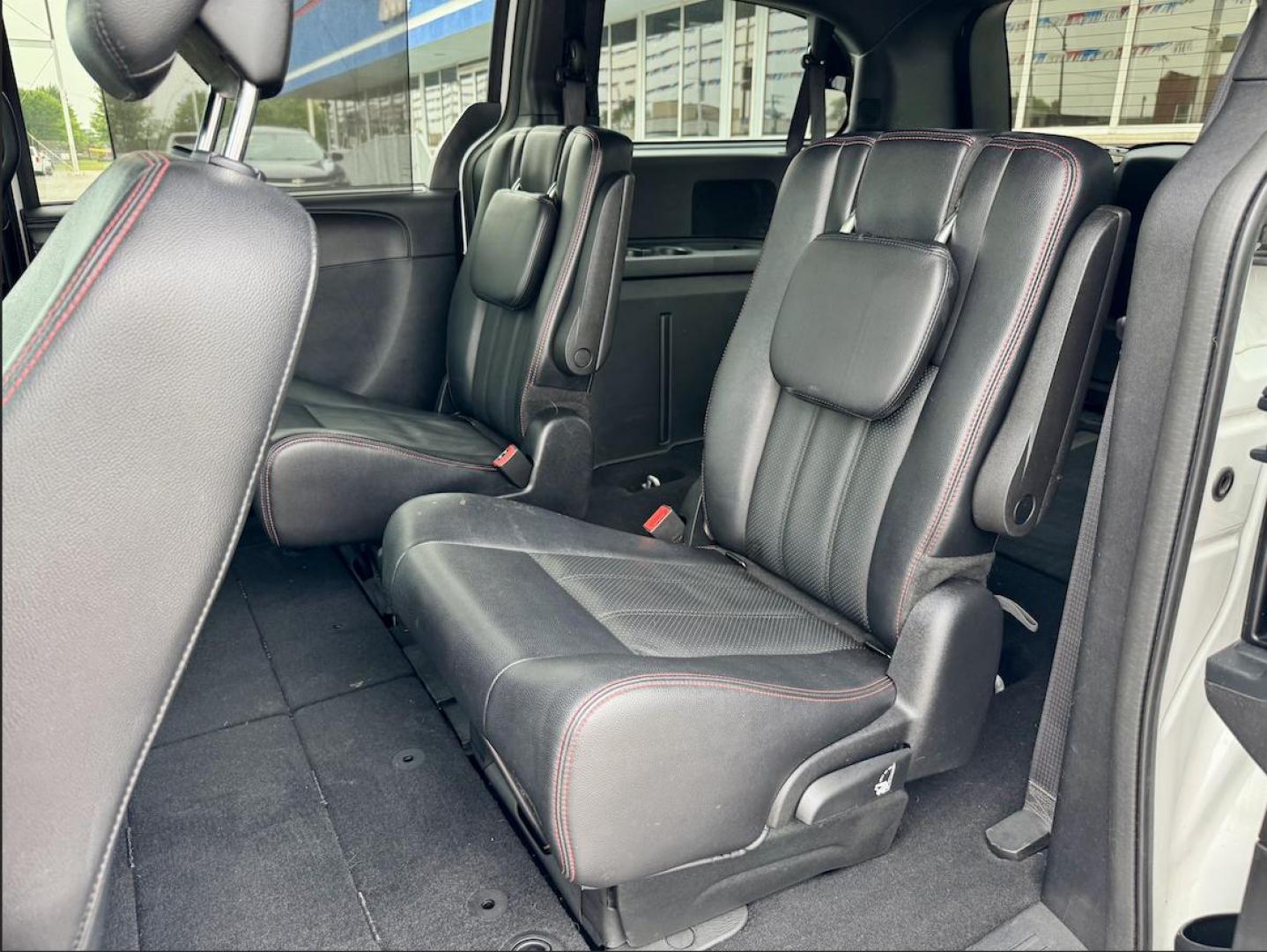 2019 WHITE Dodge Grand Caravan GT (2C4RDGEGXKR) with an 3.6L V6 DOHC 24V engine, 6A transmission, located at 7600 S Western Ave., Chicago, IL, 60620, (773) 918-3980, 0.000000, 0.000000 - Photo#9