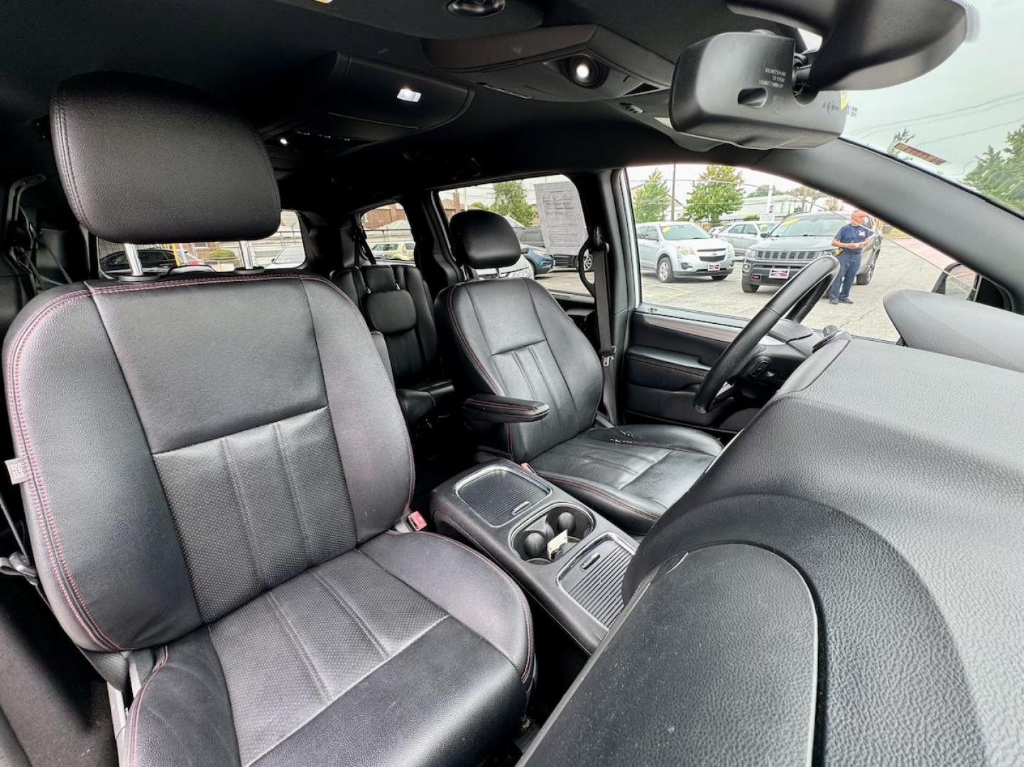 2019 WHITE Dodge Grand Caravan GT (2C4RDGEGXKR) with an 3.6L V6 DOHC 24V engine, 6A transmission, located at 7600 S Western Ave., Chicago, IL, 60620, (773) 918-3980, 0.000000, 0.000000 - Photo#8